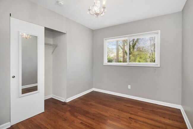 Building Photo - 3 bedroom 2 bath home in a great area filled with tons of extras you will LOVE!