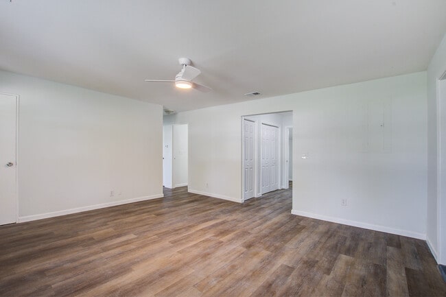 Building Photo - 2325 Elegans Dr