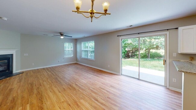 Building Photo - Recently Renovated Single Family Home in t...