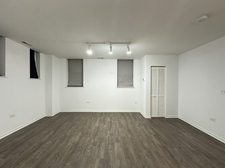 Building Photo - 940 W Winona St