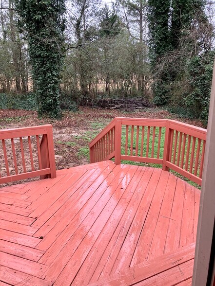 Outside Deck - 27 Ninety Two Plz
