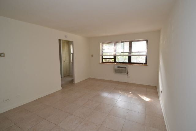 Building Photo - 503 W Briar Pl