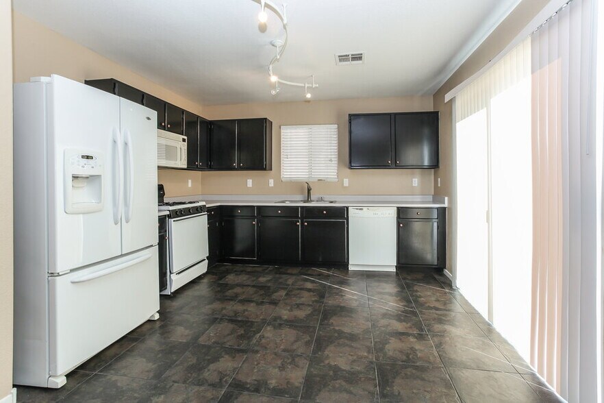 Building Photo - 5536 La Pelusa St