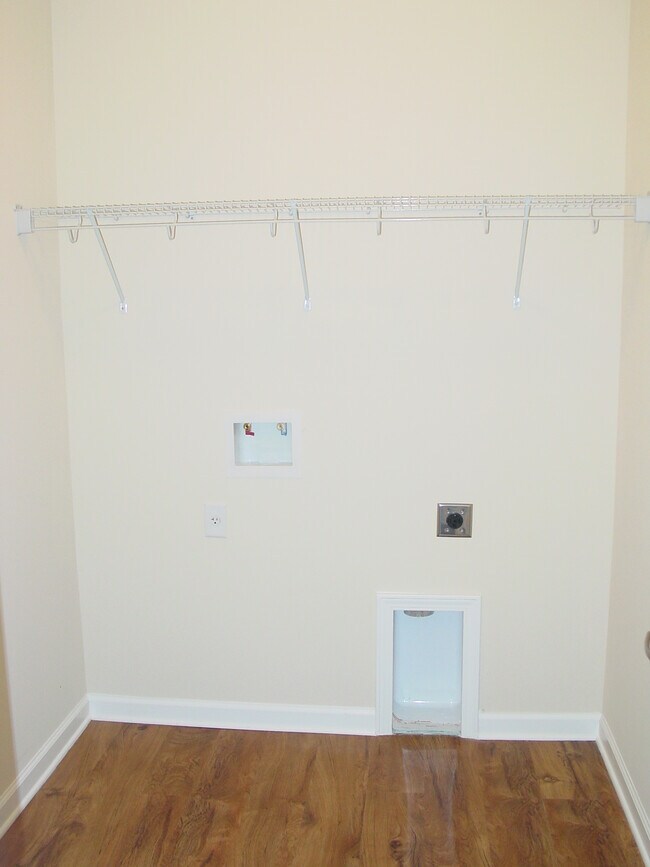 Building Photo - 104 Ventura Pl