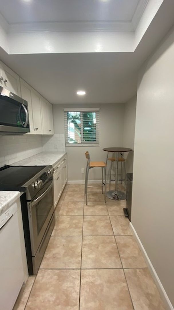 Building Photo - Beautiful Condo Fully Remodeled!! Close to Beaches! West of the Trail!!