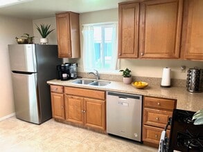 Building Photo - 2 Bedroom 2 Bath Sanctuary!