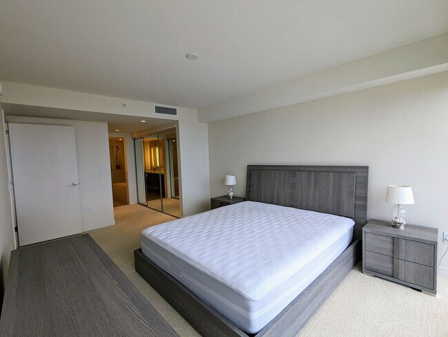 Building Photo - Fully Furnished Luxury Kakaako Living at Symphony 2 Bed, 2 Bath, 2 Parking