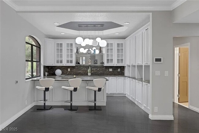 Building Photo - Gorgeous 3