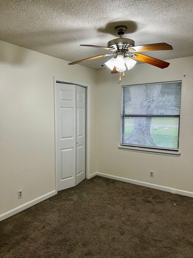 Building Photo - Charming 3-Bedroom, 2-Bathroom Home with Sunroom & Flex Room