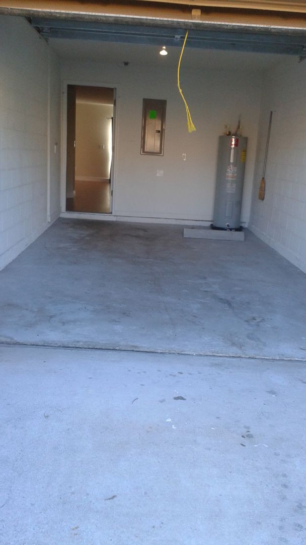 Building Photo - 3/2.5 Townhouse upgraded! UCF students welcome