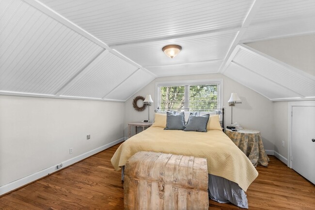 Building Photo - 201 Brookfield Ave