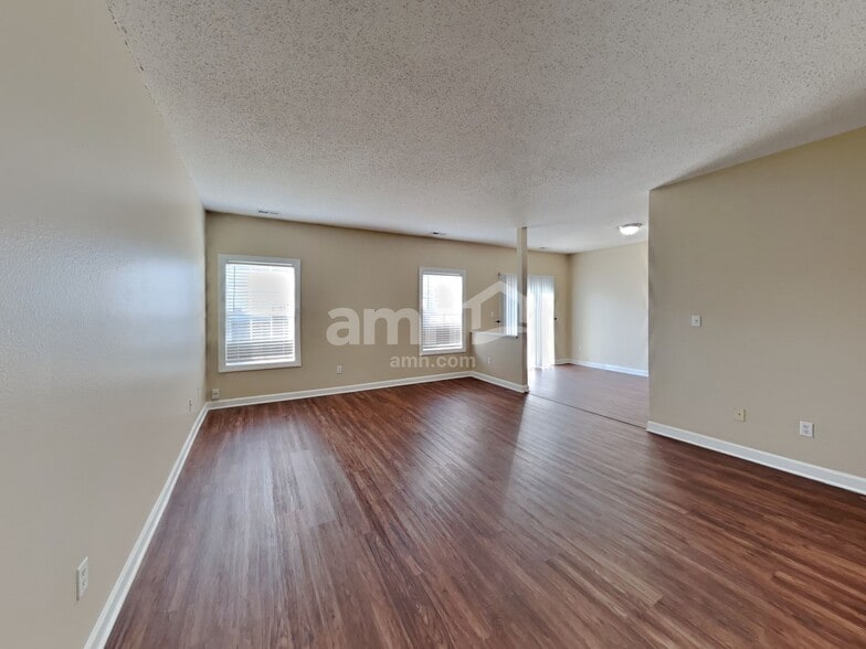Building Photo - 9675 Lomax Dr
