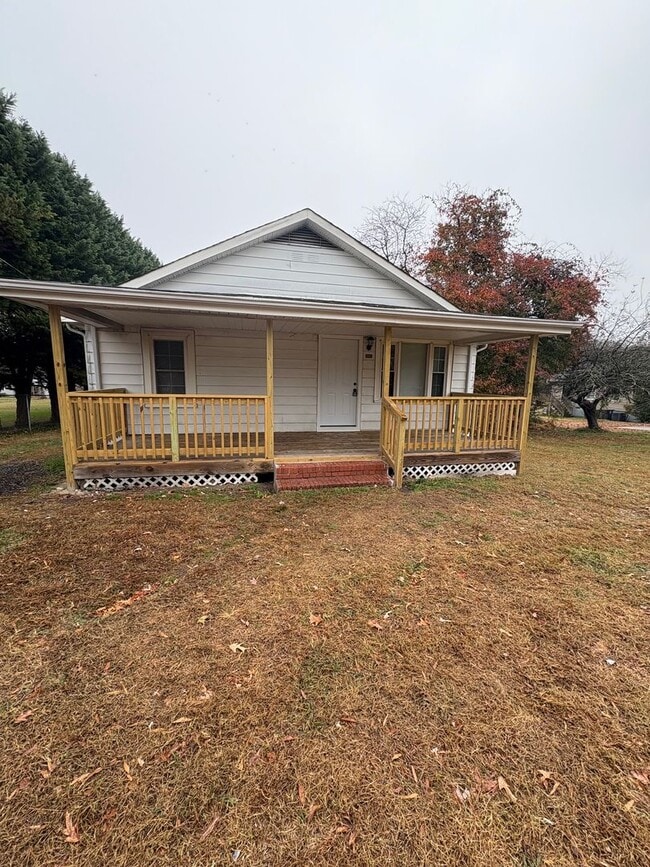 Primary Photo - Freshly Renovated Home in Greensboro- 3bed/1bath