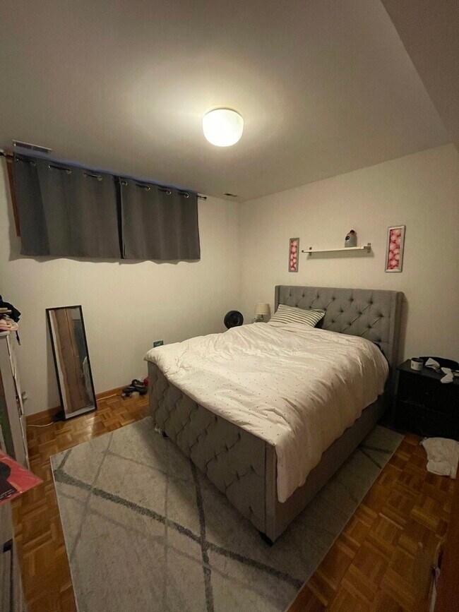 Building Photo - 4233 N Kenmore Ave