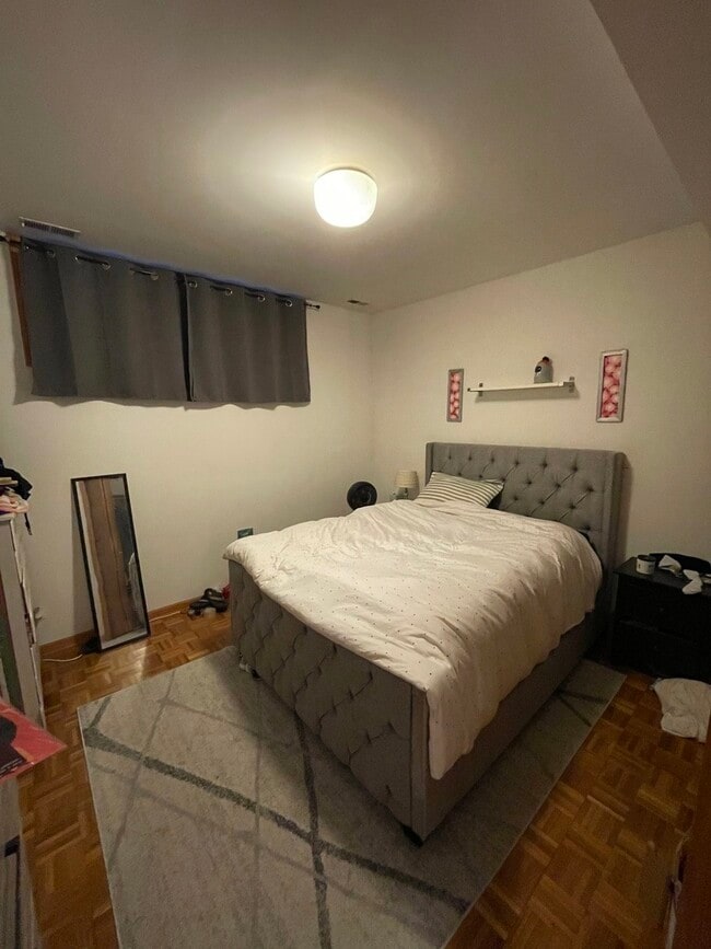 Building Photo - 4237 N Kenmore Ave