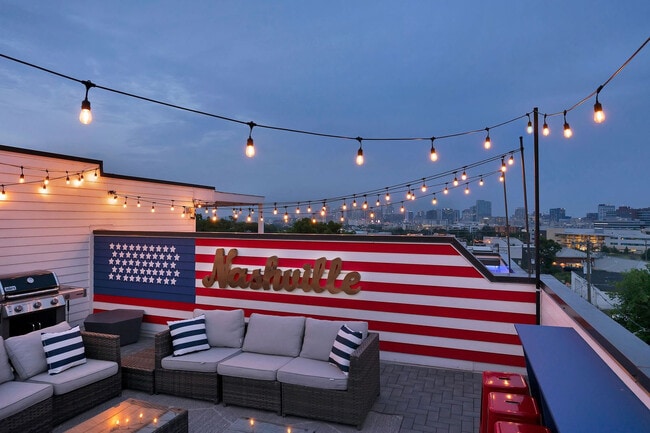 Building Photo - 2716 Delaware Ave