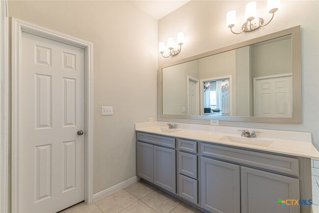 Building Photo - 2745 Ridge Forest Dr