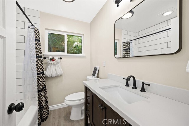 Building Photo - 9502 Olema St