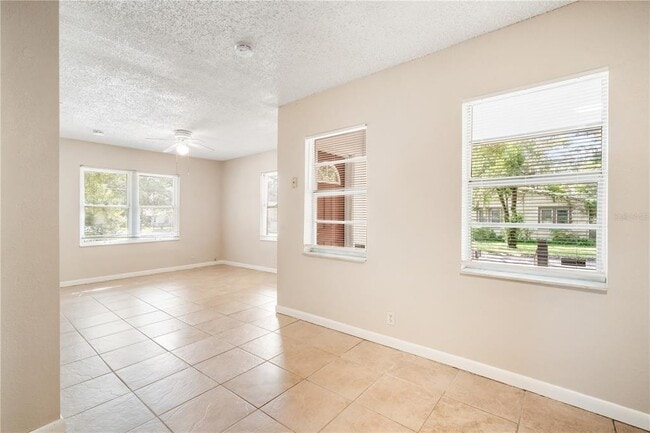 Building Photo - 708 E Brawin Ave