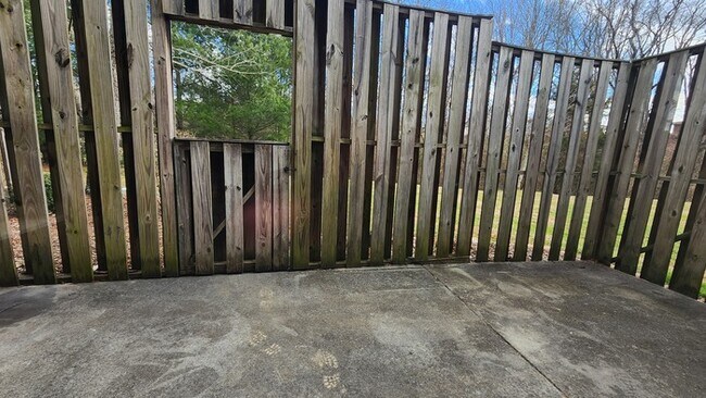 Building Photo - Spacious Condo For Lease