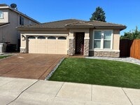 Building Photo - Beautiful 3 Bedroom 2 Bath Home Available ...