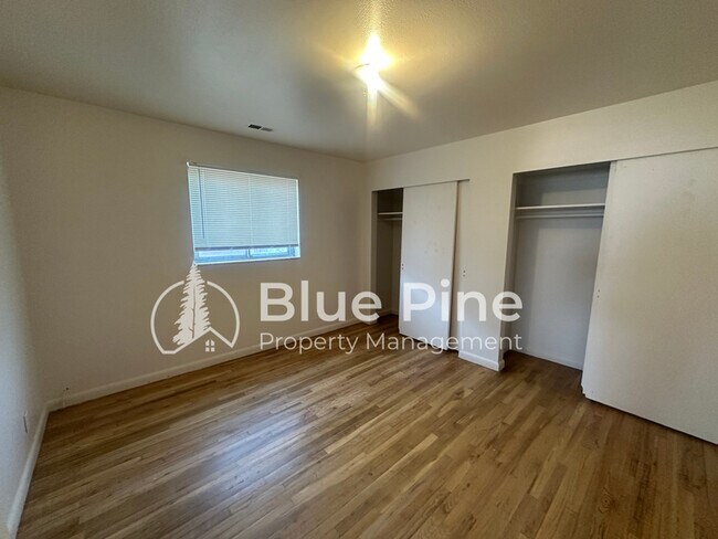 Building Photo - 350 S Ridge Ave