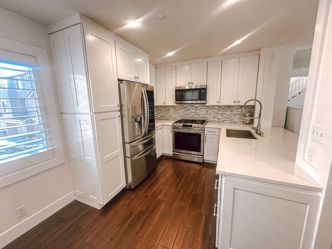Building Photo - Dublin Home Available Now!