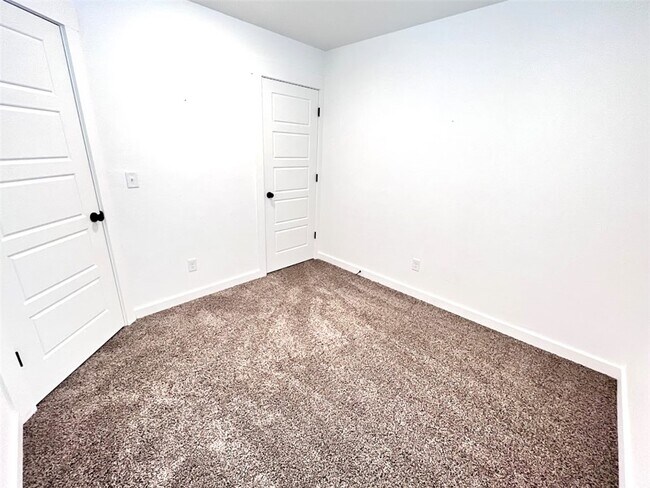 Building Photo - 950 Ventnor Ave