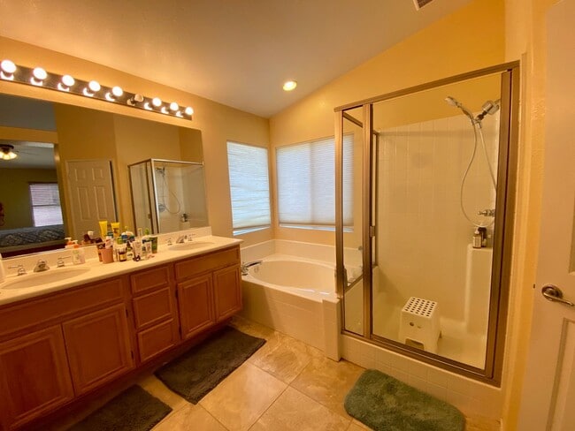 Building Photo - Scripps 3br plus loft garage yard granite kitchen TEXT 858-774-1574