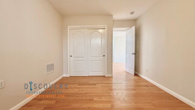 Building Photo - 4 Bedroom Mid-Century Oakmore Home With Views of Bay