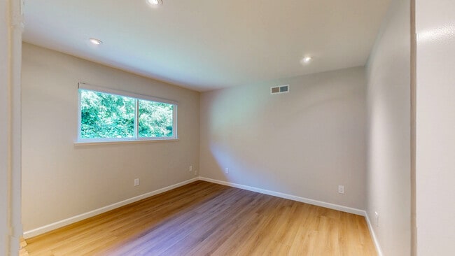 Building Photo - 1321 Lasuen Dr