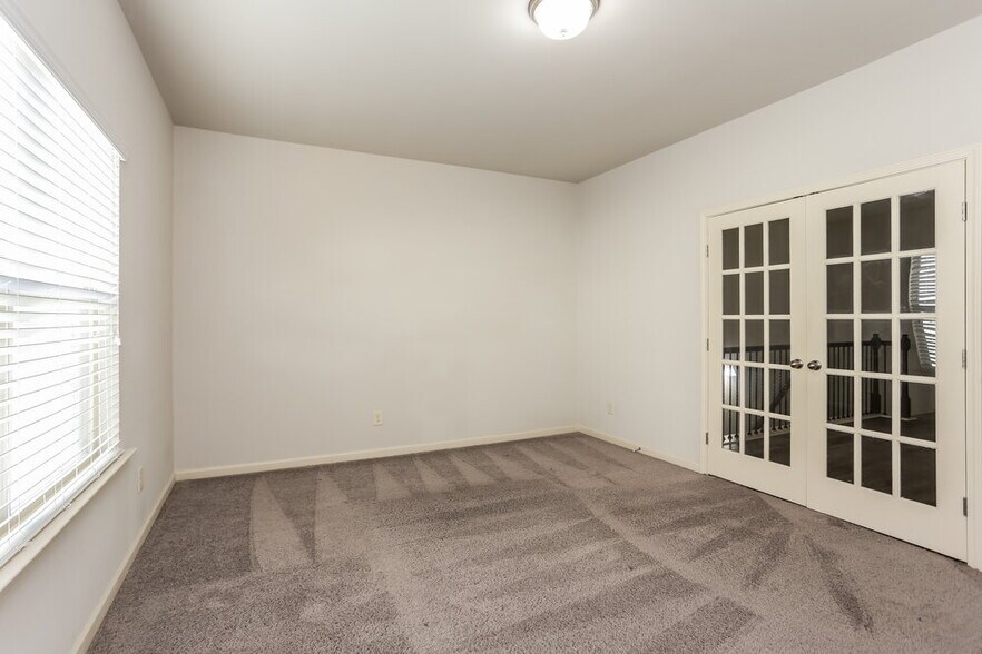 Building Photo - 313 Lara Ln