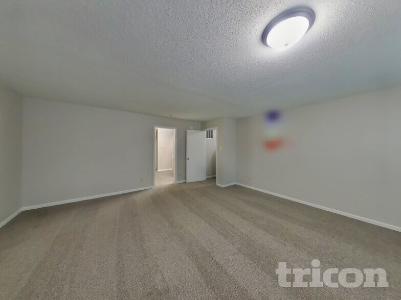 Building Photo - 350 Sunburst Ln