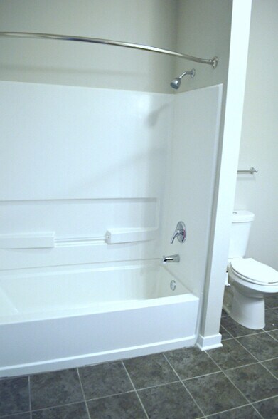 Bathroom - 1118 Litton Avenue