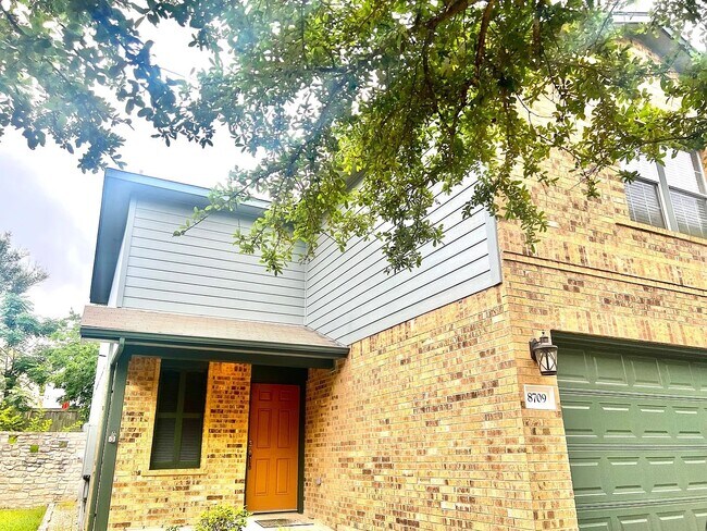 8709 Davis Oaks Trail 8709 Davis - 8709 Davis Oaks Trail Austin Tx Primary Photo 