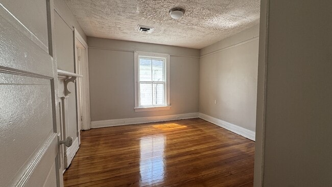 Building Photo - 508 Stuart St