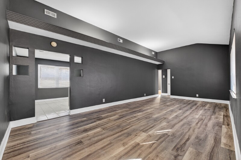 Building Photo - 10235 Midland Blvd