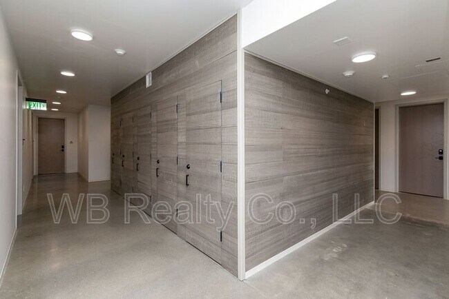 Building Photo - 315 5th St