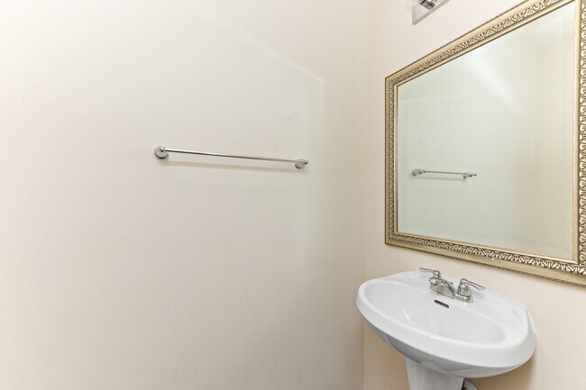 Building Photo - 3 BD 2.5 BA | Charming Home