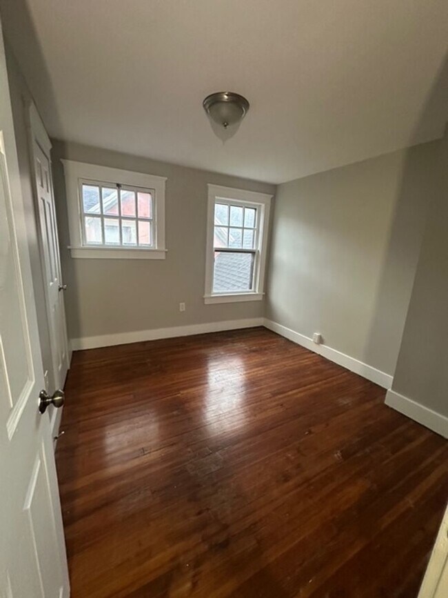 Building Photo - 347 Broadway