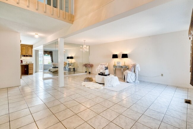 Building Photo - 592 Mountain Rd