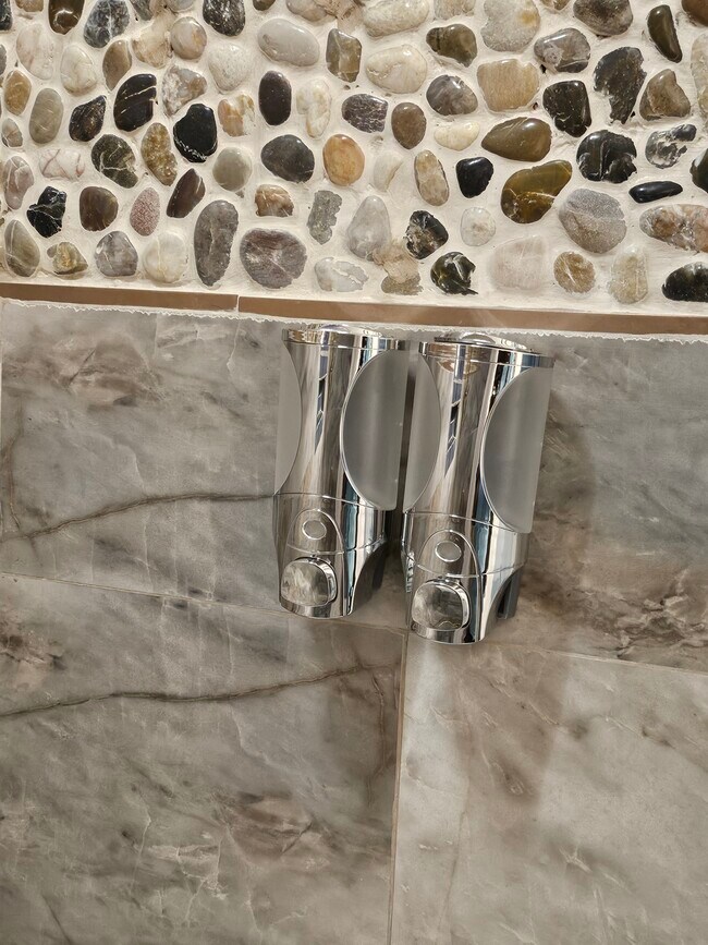 Building Photo - 1006 14th Ave NW