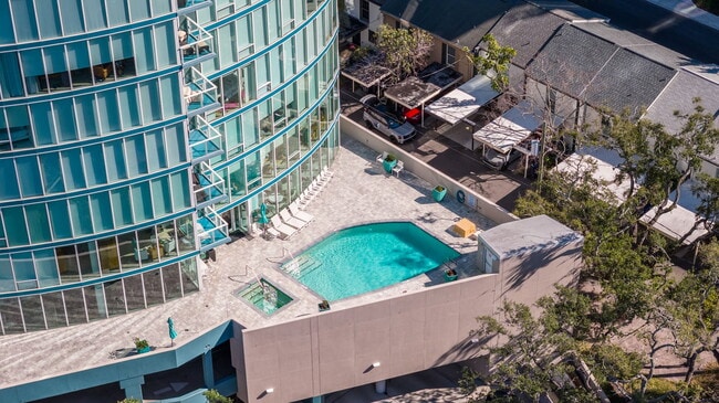 Building Photo - 2900 W Bay to Bay Blvd