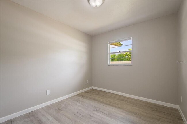 Building Photo - 111 Amigos Rd