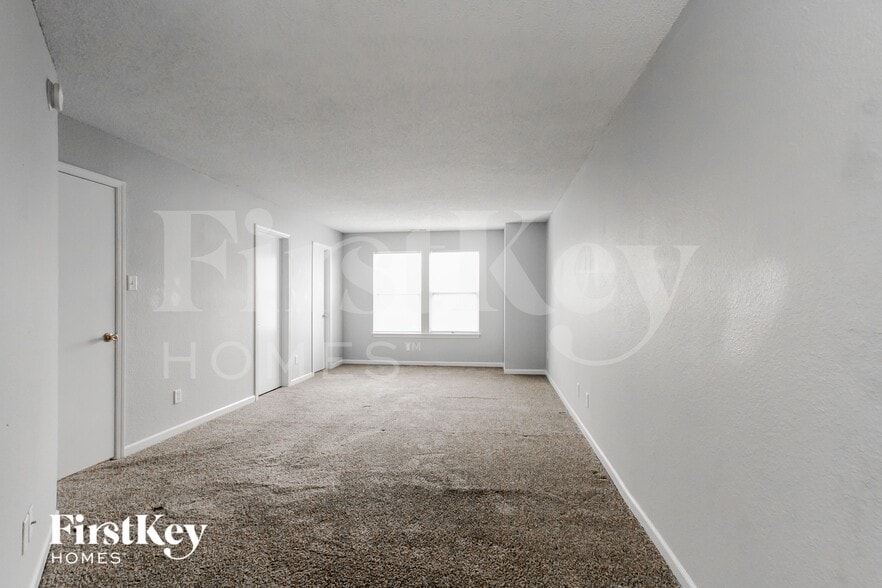 Building Photo - 5980 Redcliff S Ln