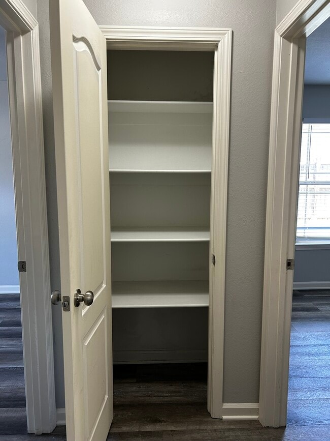 Building Photo - 210-210 Hidden Meadows Dr