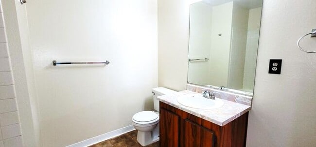 Building Photo - Large one bedroom one bath ground-floor unit with patio.
