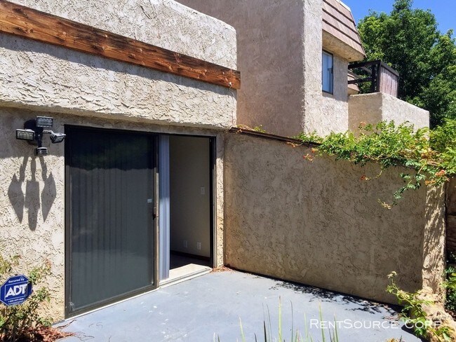 Building Photo - 428 W Avenue J5