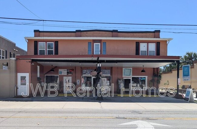 Primary Photo - 137 1/2 King St #2