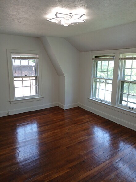 Building Photo - 3520 Ingleside Rd